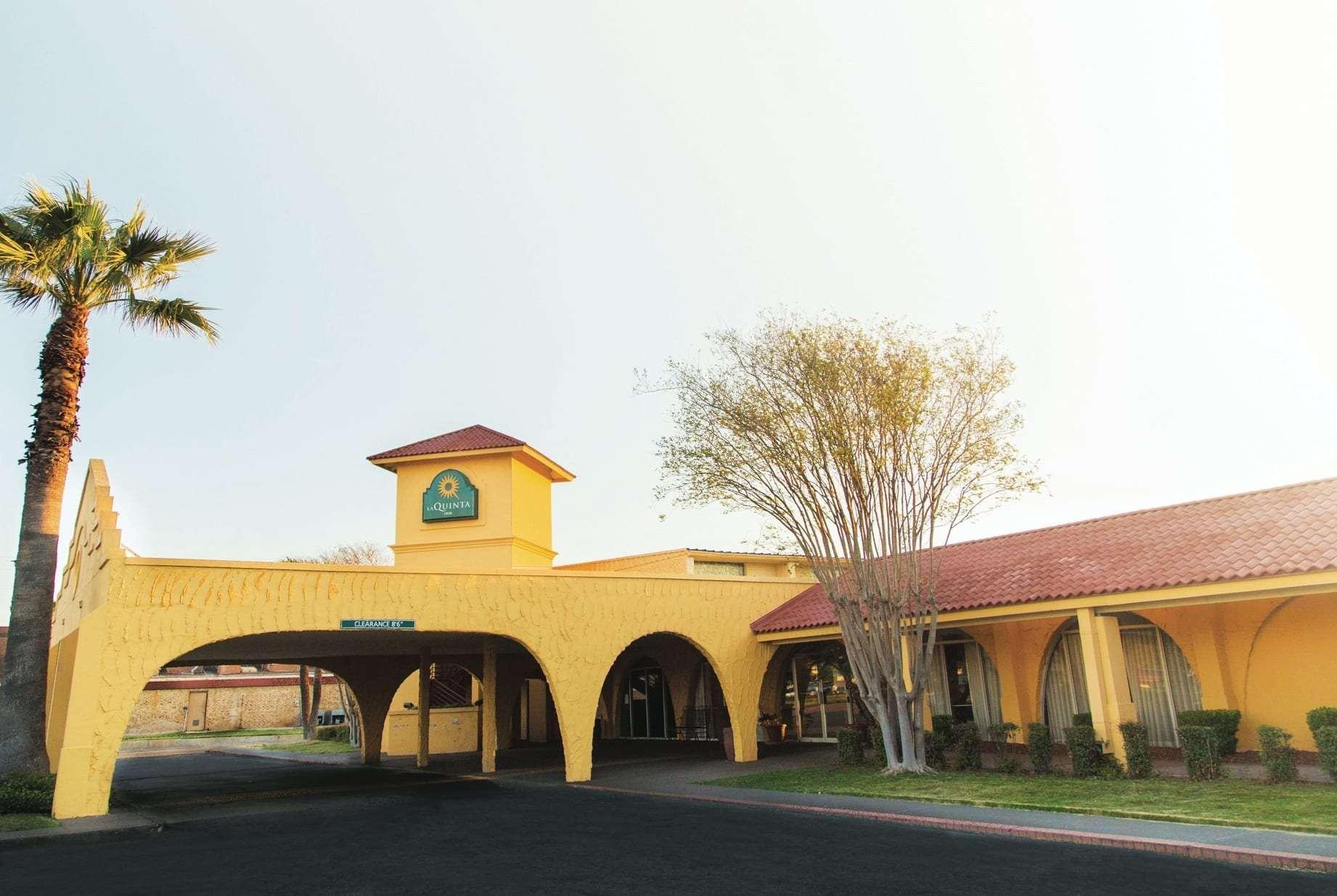 Days Inn By Wyndham Del Rio Exterior photo