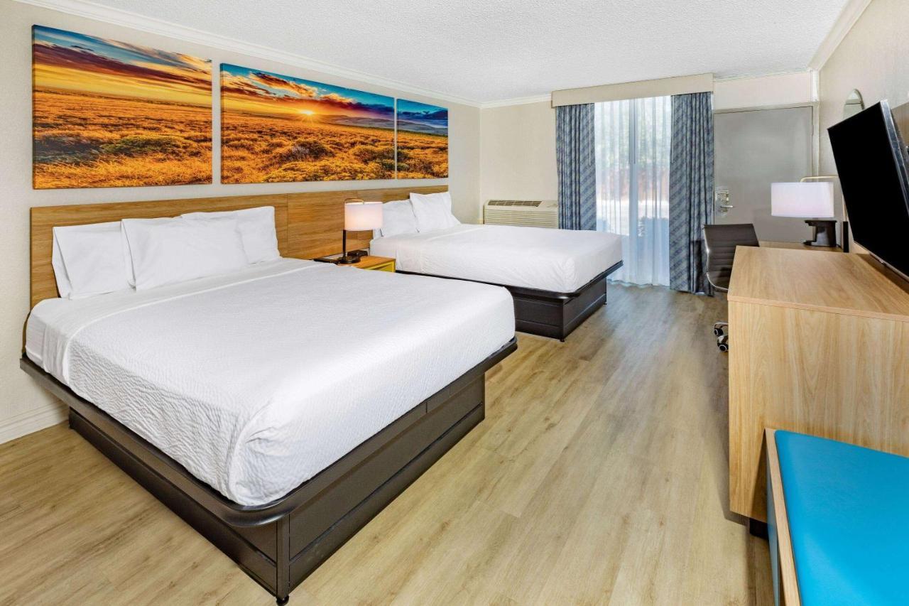 Days Inn By Wyndham Del Rio Exterior photo
